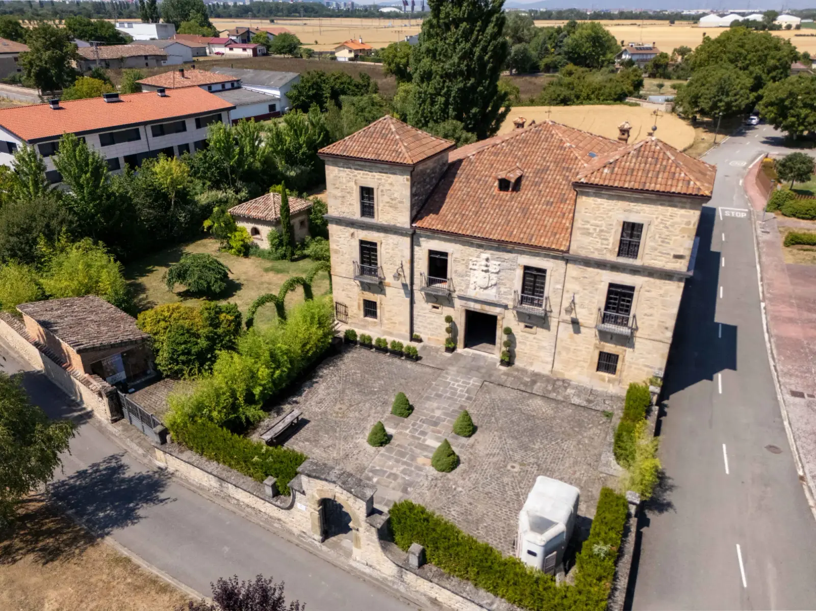 Vista aérea del Palacio Mi Castillo de Arena, finca para bodas y eventos en Zurbano (Álava)